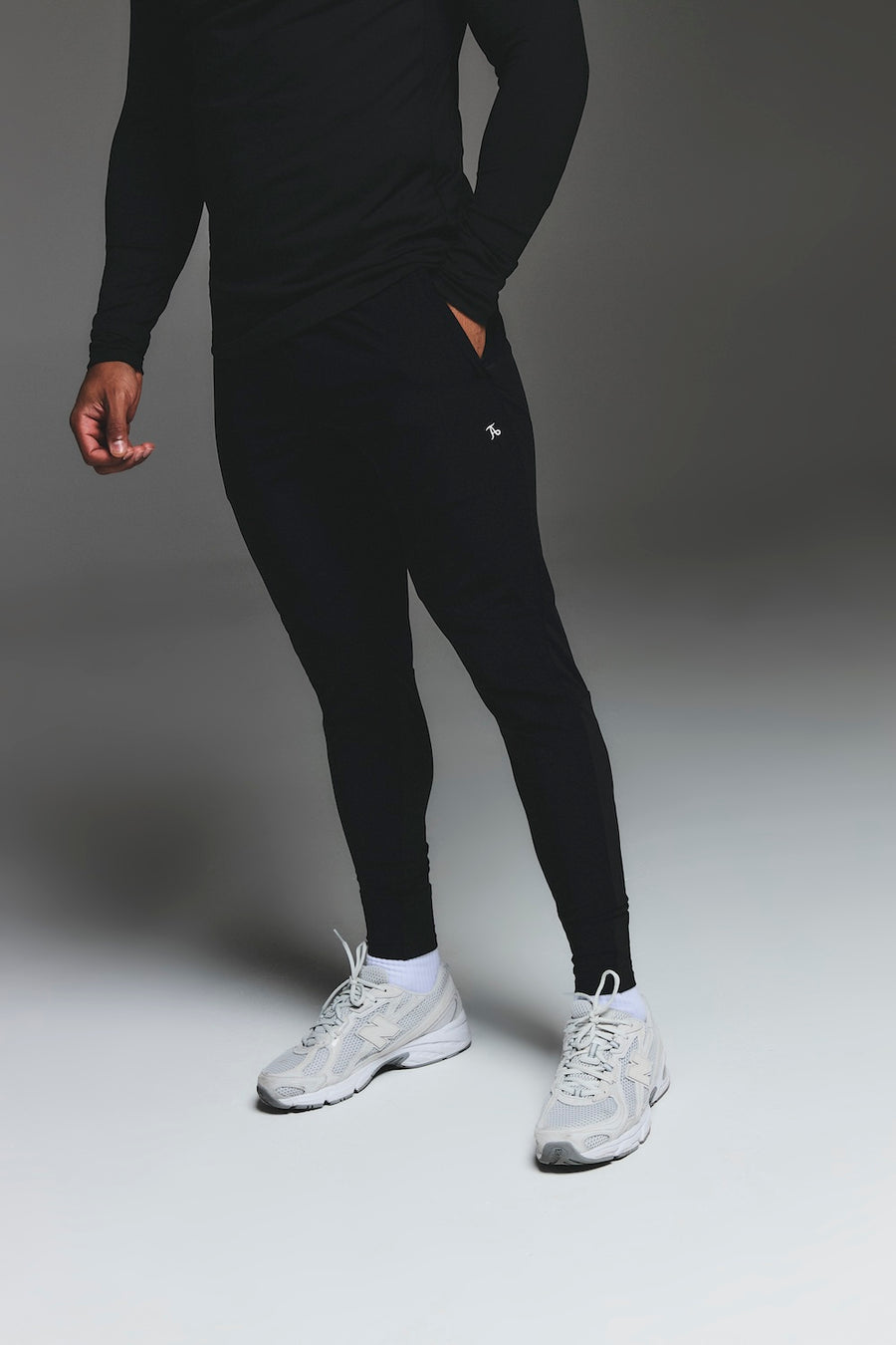 Training Joggers in Black - TAILORED ATHLETE - USA