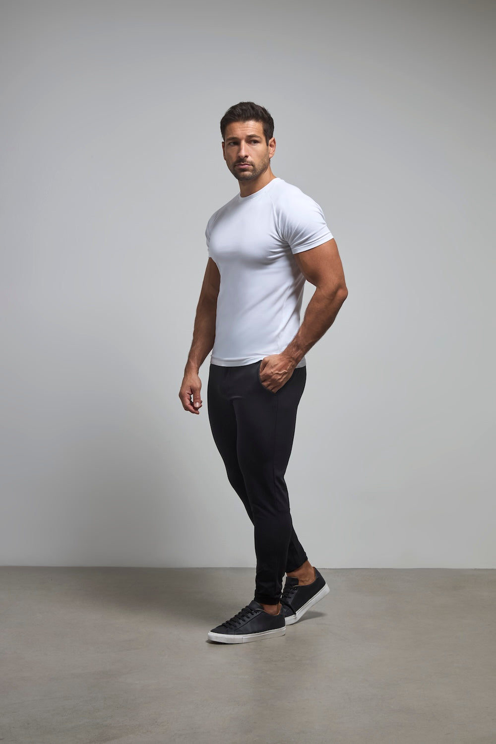 Everyday Tech Pants in Black - TAILORED ATHLETE - USA