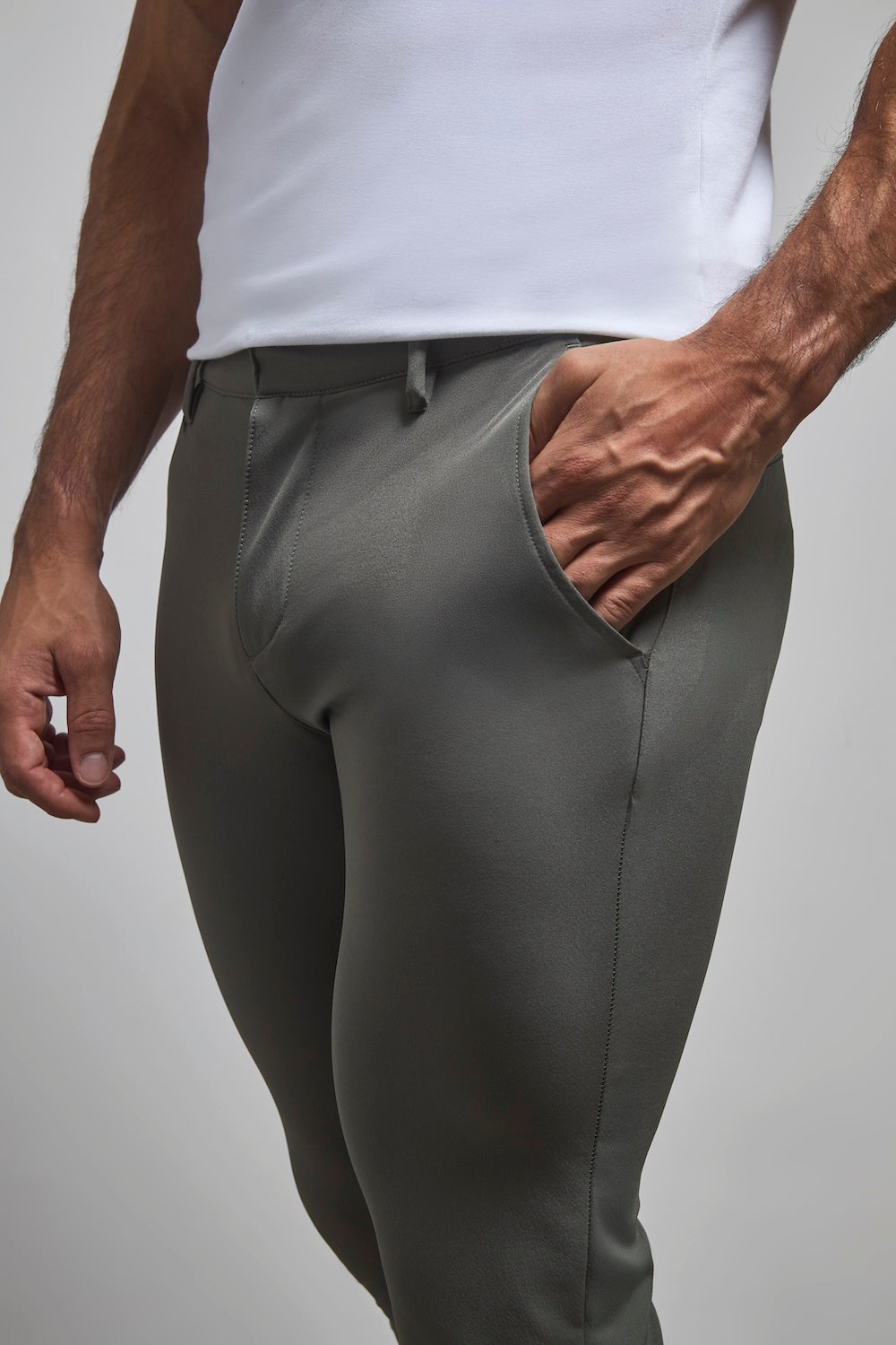 Everyday Tech Pants in Olive - TAILORED ATHLETE - USA