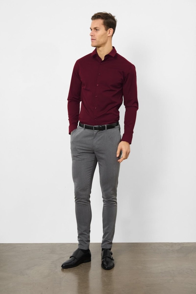Model is 6ft 5 and wears size L - 40" chest, 34" waist